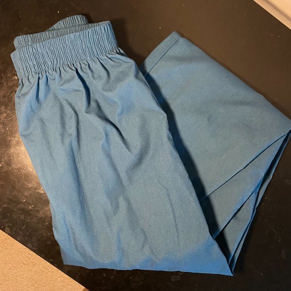 Teal Scrubs - Picture 5 of 8